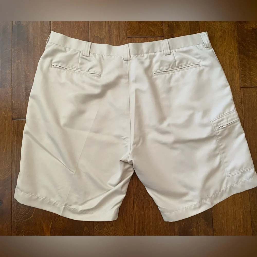 Roundtree & Yorke Men’s Classic Fit Cargo Shorts, Size 44 Big – Light Khaki